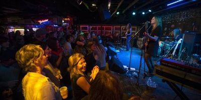 knuckleheads saloon indoor stage